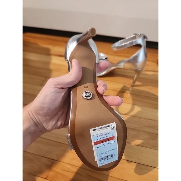 New Michael Kors Paris Patent Leather Sequin Bow PROM Silver Sandals 6M - Picture 5 of 7